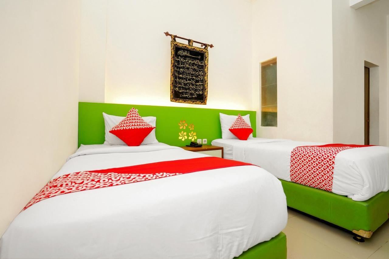 Oyo 231 Hotel Andita Syariah Surabaya Exterior foto